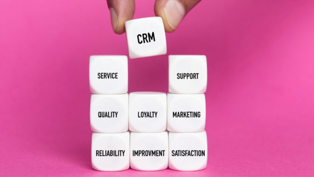 Del cliente a la fidelización: Ventajas de un CRM para empresas minoristas y mueblerías.